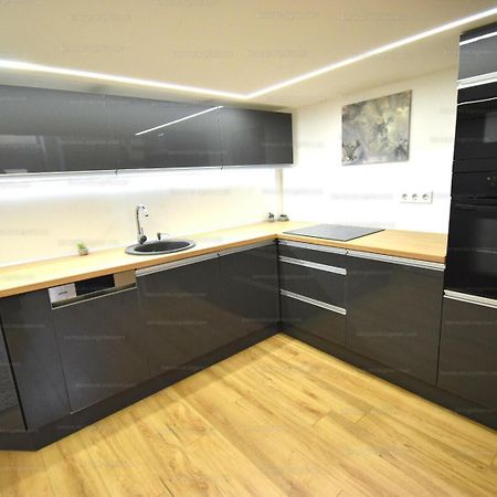Julia Apartman Miskolc Buitenkant foto