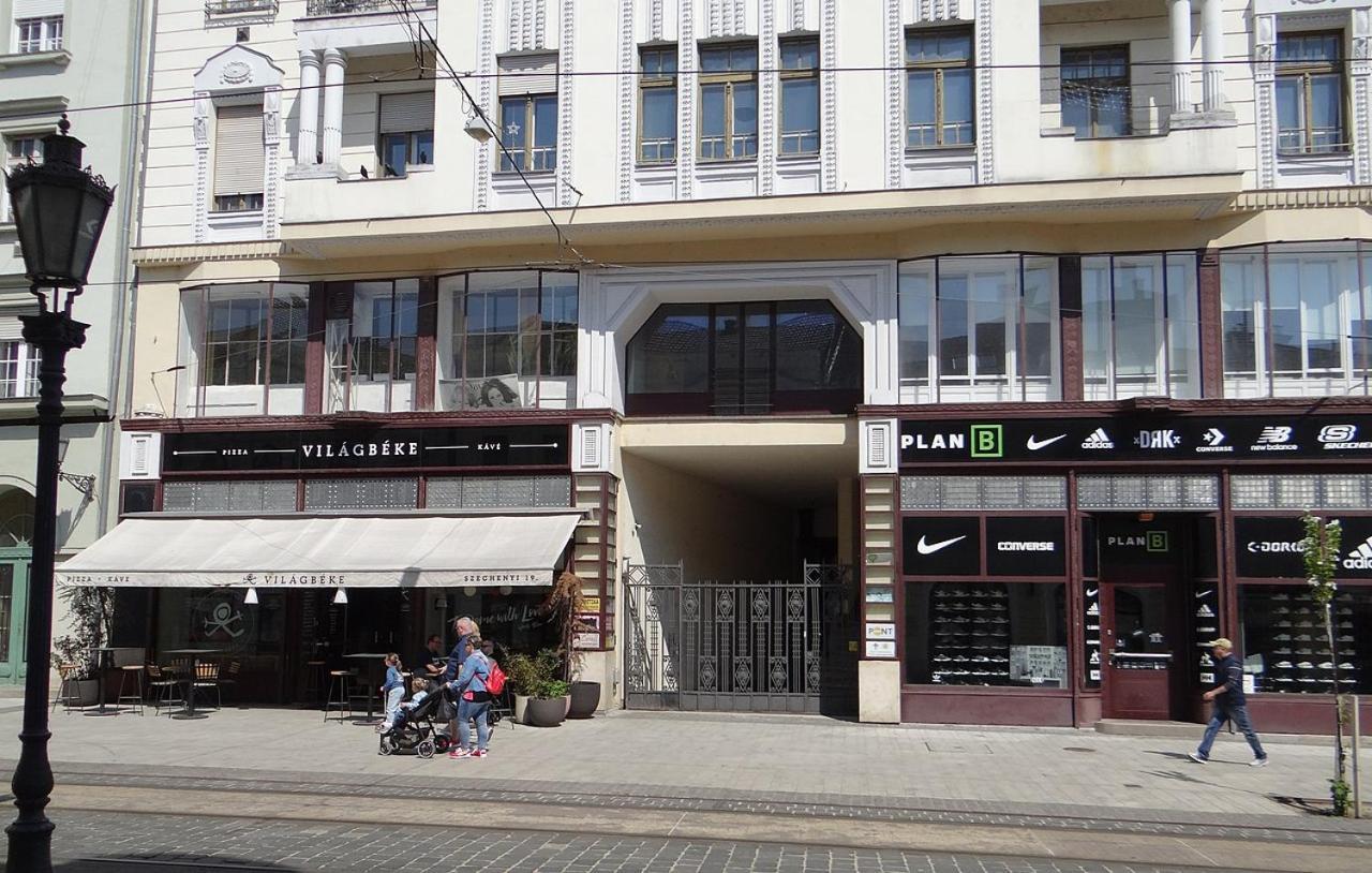 Julia Apartman Miskolc Buitenkant foto