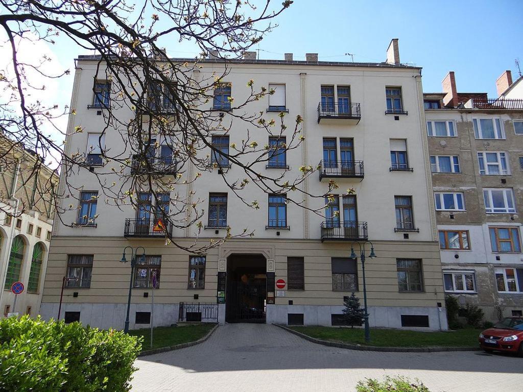 Julia Apartman Miskolc Buitenkant foto